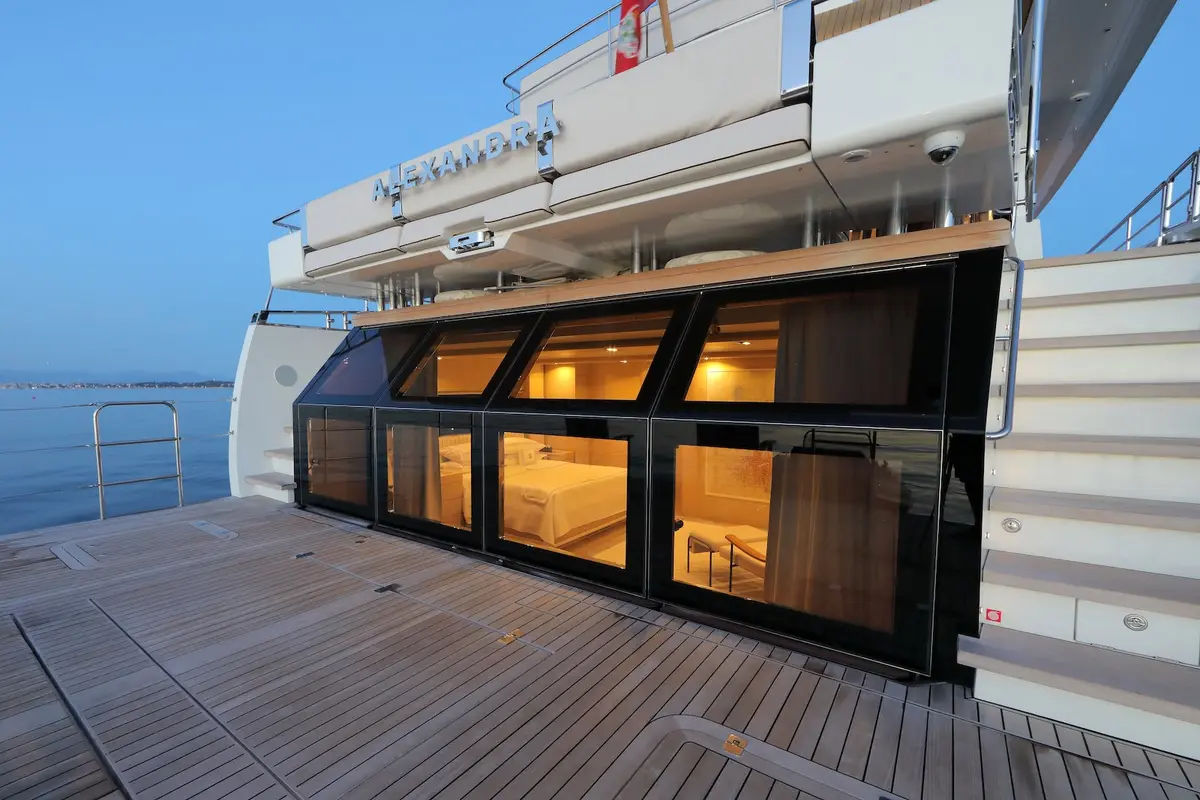 WallyAce 26, exterior — Barcelona Yacht Rental, Barcelona. Casco deportivo, cubierta abierta, rumbo a Sitges al amanecer